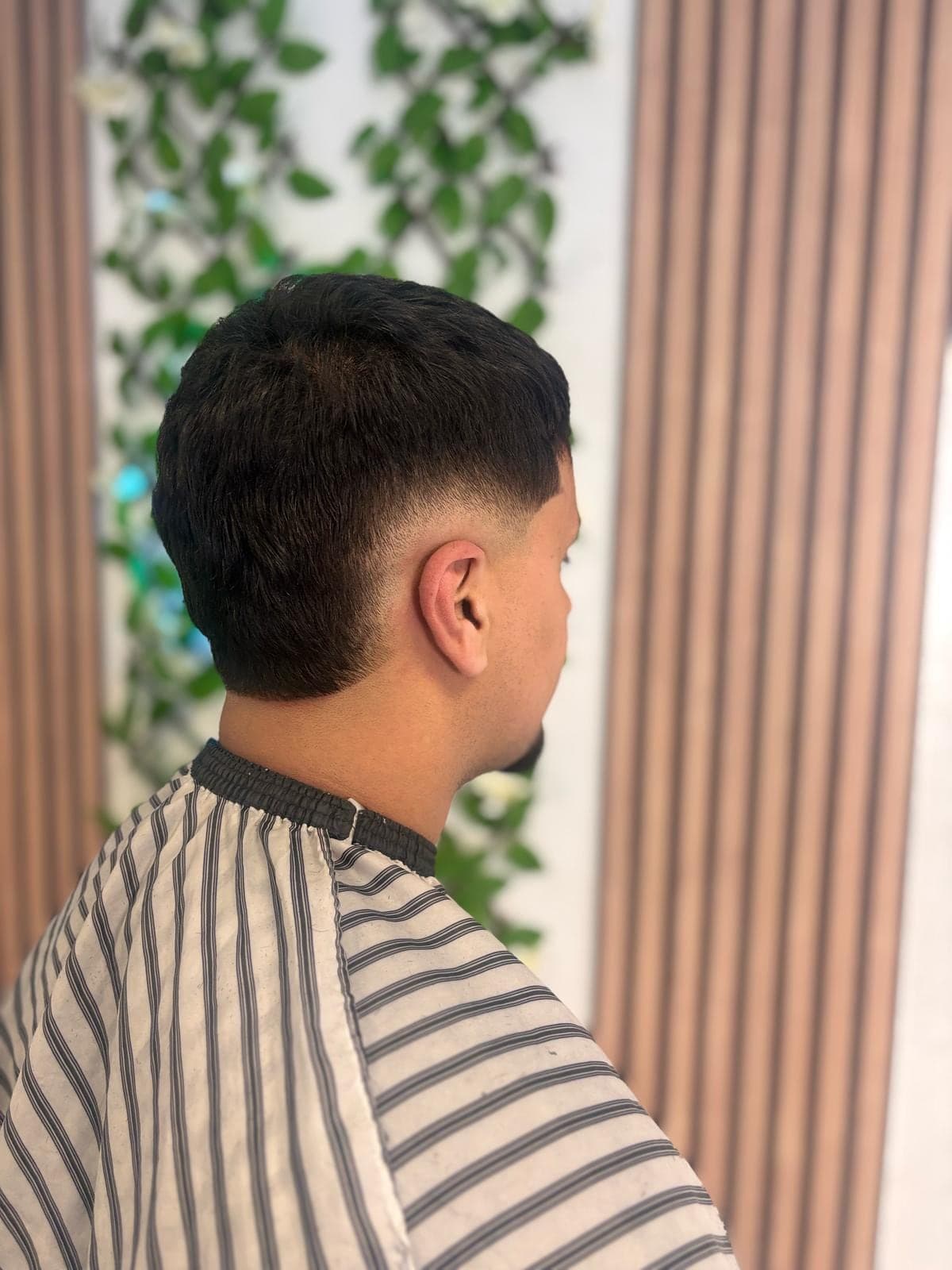 Dégradé et contour de barbe, profil