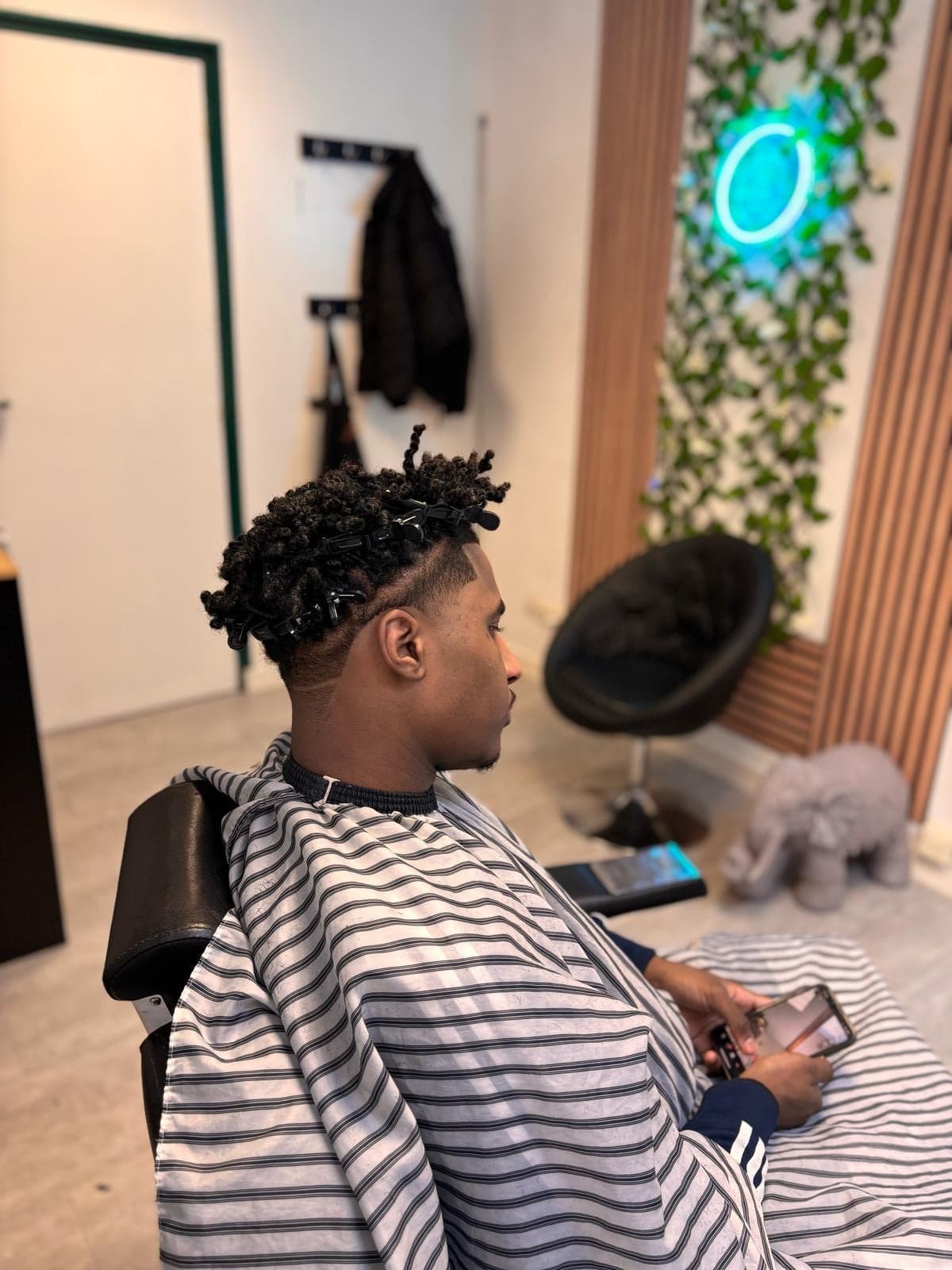 Twists et dégradé, client au fauteuil